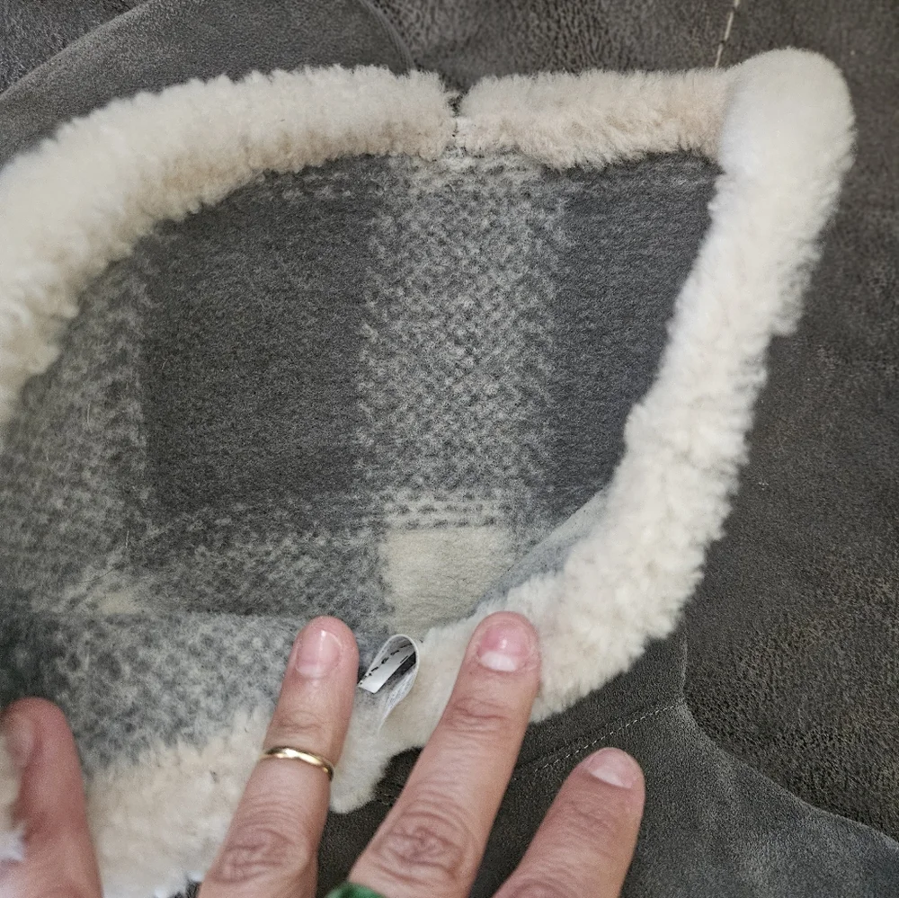 💜 EUC Womens size 7 koolaburra by UGG. Gray with shearling. - Picture 8 of 8